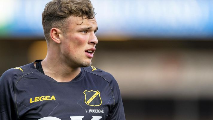 Van Hooijdonk punta ancora il Bologna, il dg dell’Heerenveen: “Vuole tornare” - immagine 1