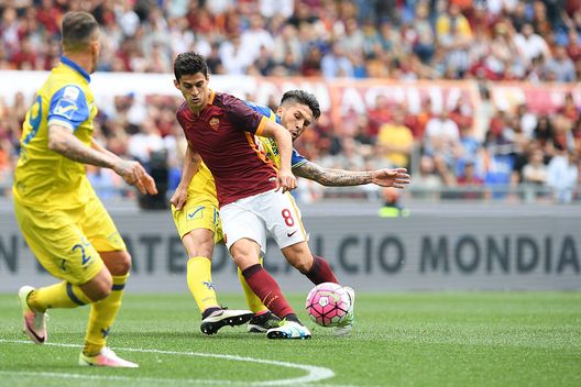  ROME, ITALY - MAY 08: AS Roma player Diego Perotti in action during the Serie A match between AS Roma and AC Chievo Verona at Stadio Olimpico on May 8, 2016 in Rome, Italy. (Photo by Luciano Rossi/AS Roma via Getty Images) 