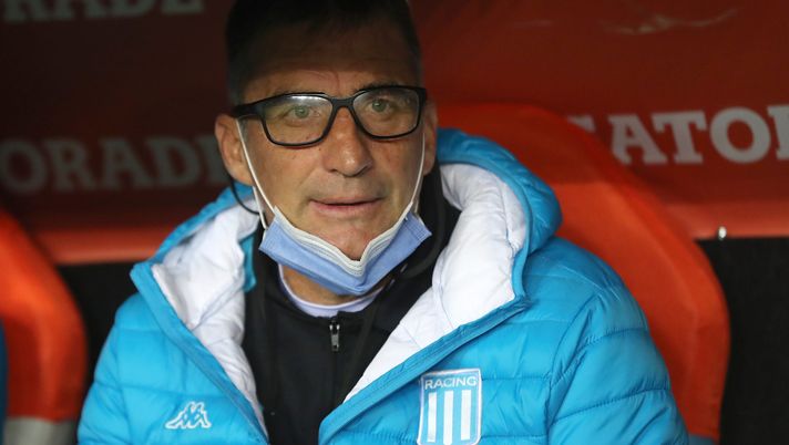 AVELLANEDA, ARGENTINA - MAY 25: Juan Antonio Pizzi coach of Racing Club looks on before a group E match of Copa CONMEBOL Libertadores 2021 between Racing Club and Rentistas at Presidente Peron Stadium on May 25, 2021 in Avellaneda, Argentina. (Photo by Agustin Marcarian - Pool/Getty Images) 