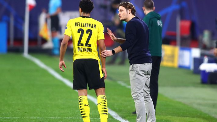 SEVILLE, SPAIN - FEBRUARY 17: Edin Terzic, Head Coach of Borussia Dortmund interacts with Jude Bellingham of Borussia Dortmund during the UEFA Champions League Round of 16 match between Sevilla FC and Borussia Dortmund at Estadio Ramon Sanchez Pizjuan on February 17, 2021 in Seville, Spain. Sporting stadiums around Spain remain under strict restrictions due to the Coronavirus Pandemic as Government social distancing laws prohibit fans inside venues resulting in games being played behind closed doors. (Photo by Fran Santiago/Getty Images) SEVILLE, SPAIN - FEBRUARY 17: Edin Terzic, Head Coach of Borussia Dortmund interacts with Jude Bellingham of Borussia Dortmund during the UEFA Champions League Round of 16 match between Sevilla FC and Borussia Dortmund at Estadio Ramon Sanchez Pizjuan on February 17, 2021 in Seville, Spain. Sporting stadiums around Spain remain under strict restrictions due to the Coronavirus Pandemic as Government social distancing laws prohibit fans inside venues resulting in games being played behind closed doors. (Photo by Fran Santiago/Getty Images)