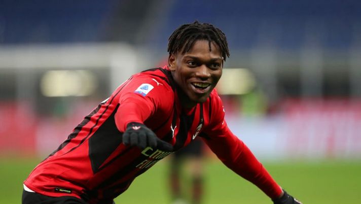 MILAN, ITALY - JANUARY 17: Rafael Leao of AC Milan celebrates after scoring the opening goal during the Serie A match between AC Milan and Spezia Calcio at Stadio Giuseppe Meazza on January 17, 2022 in Milan, Italy. (Photo by Marco Luzzani/Getty Images) PREVIEW SOS – I nostri consigli per ogni partita: chi schierare, chi è da evitare e le sorprese - immagine 1