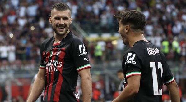 Ante Rebic e Brahim Díaz (attaccanti AC Milan) esultano per il secondo gol del croato in Milan-Udinese 4-2 (Serie A 2022-2023) | News (Getty Images) Rebic Brahim Díaz AC Milan Milan-Udinese 4-2 Serie A 2022-2023