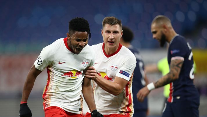 LEIPZIG, GERMANY - NOVEMBER 04: Christopher Nkunku of RB Leipzig celebrates after scoring his team's first goal during the UEFA Champions League Group H stage match between RB Leipzig and Paris Saint-Germain at Red Bull Arena on November 04, 2020 in Leipzig, Germany. Sporting stadiums around Germany remain under strict restrictions due to the Coronavirus Pandemic as Government social distancing laws prohibit fans inside venues resulting in games being played behind closed doors. (Photo by Maja Hitij/Getty Images) Il PSG vuole Nkunku, ma si mangia le mani: l’errore di valutazione sul francese…costa oltre 60 milioni! - immagine 1