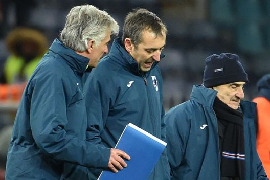 GENOA, ITALY - FEBRUARY 12: Marco Giampaolo head coach and Francesco Conti second coach of Sampdoria at the end of first time of Serie A match between UC Sampdoria andv Bologna FC at Stadio Luigi Ferraris on February 12, 2017 in Genoa, Italy. (Photo by Paolo Rattini/Getty Images) GENOA, ITALY - FEBRUARY 12: Marco Giampaolo head coach and Francesco Conti second coach of Sampdoria at the end of first time of Serie A match between UC Sampdoria andv Bologna FC at Stadio Luigi Ferraris on February 12, 2017 in Genoa, Italy. (Photo by Paolo Rattini/Getty Images)