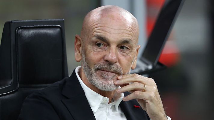 MILAN, ITALY - OCTOBER 26: Stefano Pioli, Head Coach of AC Milan looks on prior to the Serie A match between AC Milan and Torino FC at Stadio Giuseppe Meazza on October 26, 2021 in Milan, Italy. (Photo by Marco Luzzani/Getty Images) Pioli: “Le ultime sul rientro di Ibra! Kessié è sereno, Rebic sta meglio, Messias, Brahim…” - immagine 1
