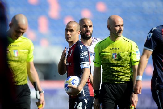 BOLOGNA, ITALY - MAY 02: Rodrigo Palacio of Bologna FC looks on at the end of the Serie A match between Bologna FC and ACF Fiorentina at Stadio Renato Dall'Ara on May 02, 2021 in Bologna, Italy. Sporting stadiums around Italy remain under strict restrictions due to the Coronavirus Pandemic as Government social distancing laws prohibit fans inside venues resulting in games being played behind closed doors. (Photo by Mario Carlini / Iguana Press/Getty Images) BOLOGNA, ITALY - MAY 02: Rodrigo Palacio of Bologna FC looks on at the end of the Serie A match between Bologna FC and ACF Fiorentina at Stadio Renato Dall'Ara on May 02, 2021 in Bologna, Italy. Sporting stadiums around Italy remain under strict restrictions due to the Coronavirus Pandemic as Government social distancing laws prohibit fans inside venues resulting in games being played behind closed doors. (Photo by Mario Carlini / Iguana Press/Getty Images)