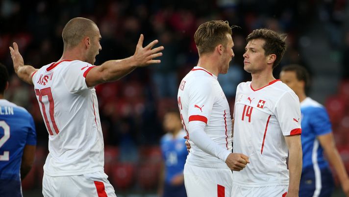 ZURICH, SWITZERLAND - MARCH 31: Valentin Stocker (R) of Switzerland celebrates the equalising goal with Pajtim Kasami (L) and Silvan Widmer (C) during the international friendly match between Switzerland and the United States at Stadium Letzigrund on March 31, 2015 in Zurich, Switzerland. (Photo by Philipp Schmidli/Getty Images) ZURICH, SWITZERLAND - MARCH 31: Valentin Stocker (R) of Switzerland celebrates the equalising goal with Pajtim Kasami (L) and Silvan Widmer (C) during the international friendly match between Switzerland and the United States at Stadium Letzigrund on March 31, 2015 in Zurich, Switzerland. (Photo by Philipp Schmidli/Getty Images)