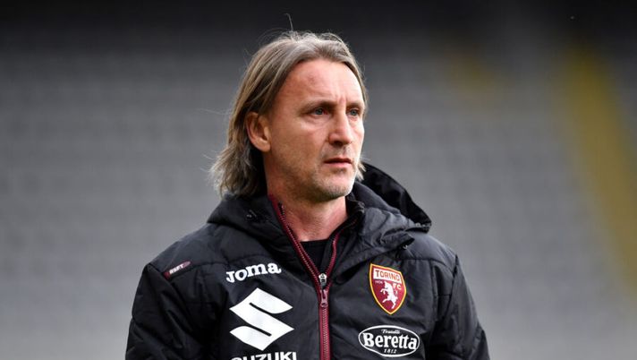TURIN, ITALY - APRIL 18: Davide Nicola, Head Coach of Torino FC looks on prior to the Serie A match between Torino FC and AS Roma at Stadio Olimpico di Torino on April 18, 2021 in Turin, Italy. Sporting stadiums around Italy remain under strict restrictions due to the Coronavirus Pandemic as Government social distancing laws prohibit fans inside venues resulting in games being played behind closed doors. (Photo by Valerio Pennicino/Getty Images) Nicola: “Belotti dà sempre il massimo, non lo devo caricare. Sanabria e Ansaldi…” - immagine 1