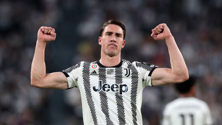 TURIN, ITALY - MAY 16: Dusan Vlahovic of Juventus celebrates after scoring their team's first goal during the Serie A match between Juventus and SS Lazio at Allianz Stadium on May 16, 2022 in Turin, Italy. (Photo by Emilio Andreoli/Getty Images) Gazzetta: “Di Maria e Locatelli ok ma Vlahovic resta a secco. Gli manca brillantezza” - immagine 1