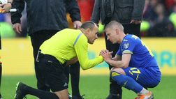 Ucraina, niente Mondiali: Lahoz consola Zinchenko e compagni | VIDEO