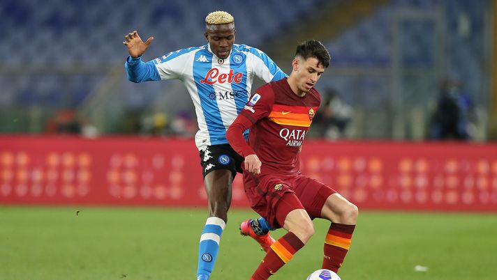 ROME, ITALY - MARCH 21: Roger Ibanez of Roma battles for possession with Victor Osimhen of SSC Napoli during the Serie A match between AS Roma and SSC Napoli at Stadio Olimpico on March 21, 2021 in Rome, Italy. Sporting stadiums around Italy remain under strict restrictions due to the Coronavirus Pandemic as Government social distancing laws prohibit fans inside venues resulting in games being played behind closed doors. (Photo by Paolo Bruno/Getty Images) ROME, ITALY - MARCH 21: Roger Ibanez of Roma battles for possession with Victor Osimhen of SSC Napoli during the Serie A match between AS Roma and SSC Napoli at Stadio Olimpico on March 21, 2021 in Rome, Italy. Sporting stadiums around Italy remain under strict restrictions due to the Coronavirus Pandemic as Government social distancing laws prohibit fans inside venues resulting in games being played behind closed doors. (Photo by Paolo Bruno/Getty Images)