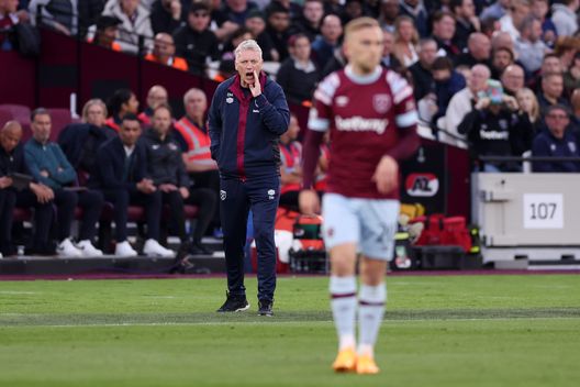 LONDON, ENGLAND - MAY 11: David Moyes, Manager of West Ham United, reacts during the UEFA Europa Conference League semi-final first leg match between West Ham United and AZ Alkmaar at London Stadium on May 11, 2023 in London, England. (Photo by Warren Little/Getty Images) Coufal: “Invito i tifosi del West Ham a venire a Praga. Vogliamo festeggiare”- immagine 2