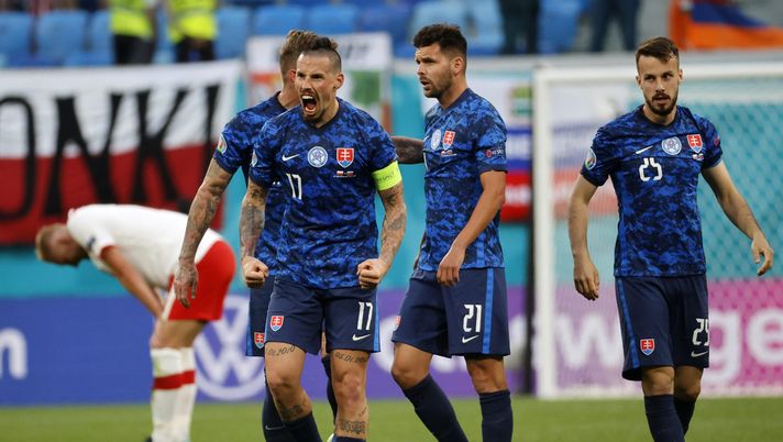 SAINT PETERSBURG, RUSSIA - JUNE 14: Marek Hamsik of Slovakia celebrates after victory in the UEFA Euro 2020 Championship Group E match between Poland and Slovakia at the Saint Petersburg Stadium on June 14, 2021 in Saint Petersburg, Russia. (Photo by Anatoly Maltsev - Pool/Getty Images) 