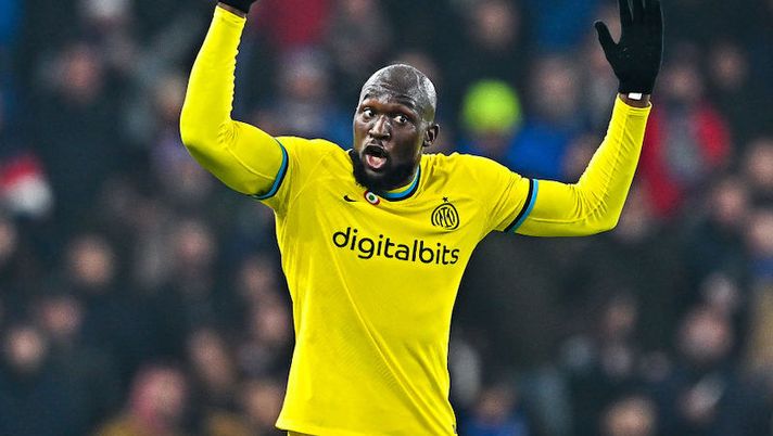 GENOA, ITALY - FEBRUARY 13: Romelu Lukaku of Inter reacts during the Serie A match between UC Sampdoria and FC Internazionale at Stadio Luigi Ferraris on February 13, 2023 in Genoa, Italy. (Photo by Simone Arveda/Getty Images) Lukaku: “Ora sono fisicamente al top. Barella è uno dei migliori compagni, ci andrei in guerra” - immagine 1