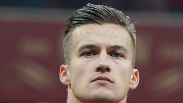 Poland's Arkadiusz Reca stands on the pitch before the UEFA Euro 2020 qualifier Group G football match Poland v Slovenia in Warsaw, Poland, on November 19, 2019. (Photo by JANEK SKARZYNSKI / AFP) (Photo by JANEK SKARZYNSKI/AFP via Getty Images) Spezia, dal ritorno di Maldini allo stop di Reca: le novità dall’infermeria - immagine 1