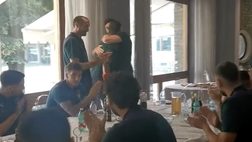 Applausi, abbracci e tanta emozione per Spina che lascia ritiro Italia (video)