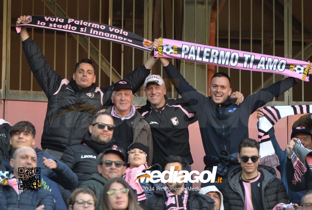 FOTOTIFO Palermo-Como 3-0, gli scatti ai tifosi al “Renzo Barbera” (GALLERY) - immagine 56