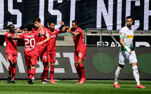 Esultanza Bayer 04 Leverkusen per il gol del vantaggio 