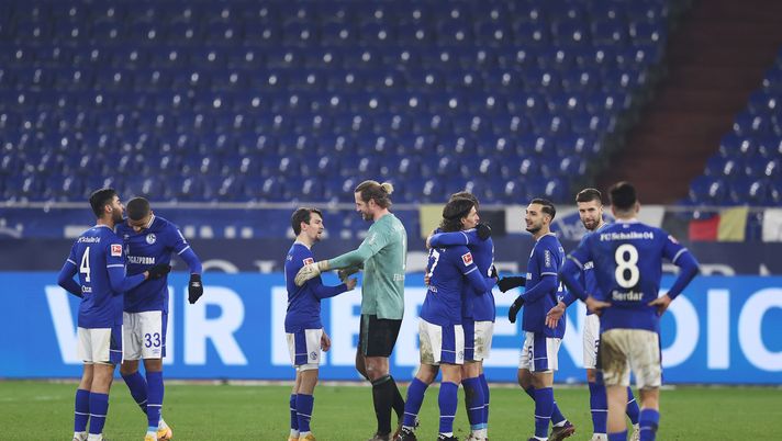 GELSENKIRCHEN, GERMANY - JANUARY 09: FC Schalke 04 players embrace following their sides victory after the Bundesliga match between FC Schalke 04 and TSG Hoffenheim at Veltins-Arena on January 09, 2021 in Gelsenkirchen, Germany. Sporting stadiums around Germany remain under strict restrictions due to the Coronavirus Pandemic as Government social distancing laws prohibit fans inside venues resulting in games being played behind closed doors. (Photo by Lars Baron/Getty Images) GELSENKIRCHEN, GERMANY - JANUARY 09: FC Schalke 04 players embrace following their sides victory after the Bundesliga match between FC Schalke 04 and TSG Hoffenheim at Veltins-Arena on January 09, 2021 in Gelsenkirchen, Germany. Sporting stadiums around Germany remain under strict restrictions due to the Coronavirus Pandemic as Government social distancing laws prohibit fans inside venues resulting in games being played behind closed doors. (Photo by Lars Baron/Getty Images)