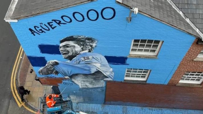 Via Agüero, via il murale: ripulita l’immagine del Kun dai muri del Nord di Manchester Via Agüero, via il murale: ripulita l’immagine del Kun dai muri del Nord di Manchester