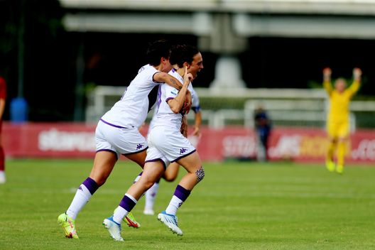 ROME, ITALY - SEPTEMBER 24: Michela Catena of ACF Fiorentina celebrates after scoring the opening goal during the Women Serie A match between AS Roma women and ACF Fiorentina women at Stadio Tre Fontane on September 24, 2022 in Rome, Italy. (Photo by Paolo Bruno/Getty Images) Fiorentina Femminile, prima sconfitta ma niente drammi- immagine 2
