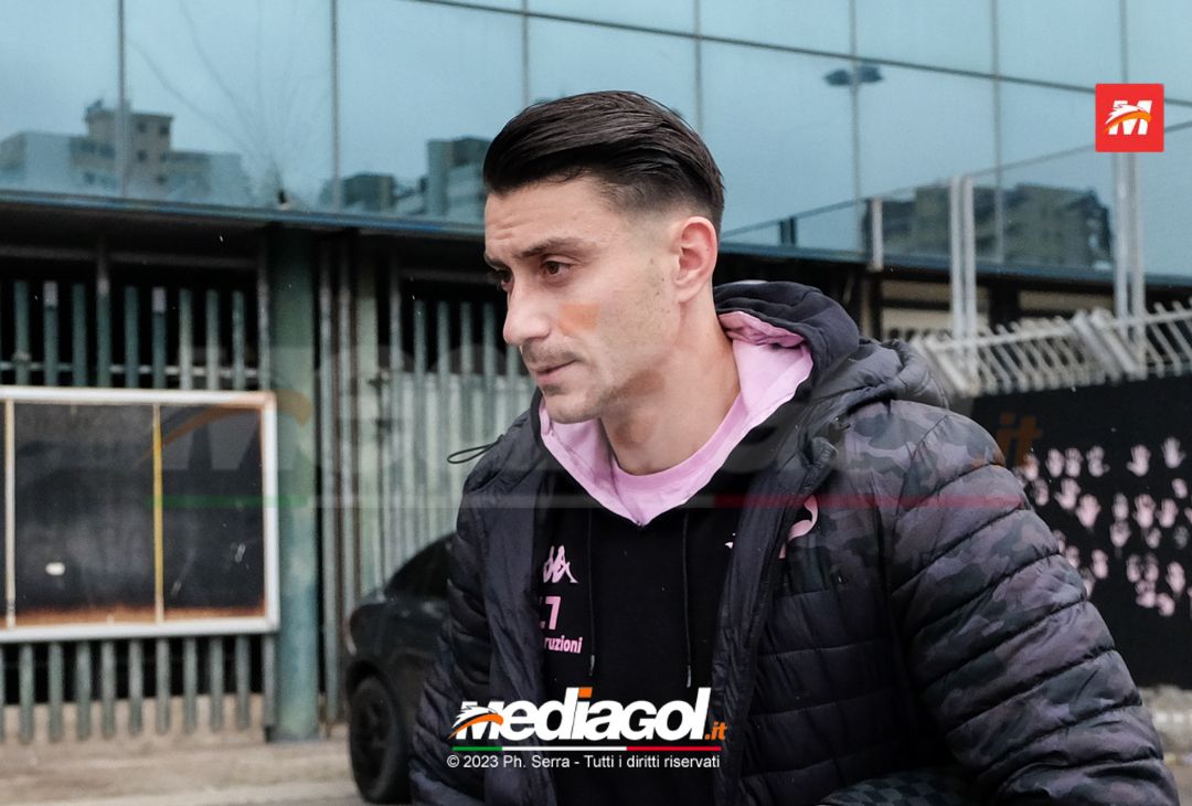 FOTO Genoa-Palermo, i rosanero in partenza dallo stadio “Renzo Barbera” (Gallery) - immagine 27