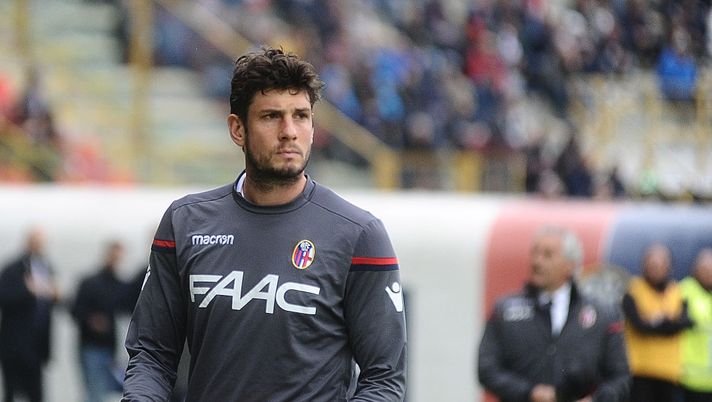 BOLOGNA, ITALY - APRIL 15: Felipe Avenatti  of Bologna FC looks on prior the beginning of  the serie A match between Bologna FC and Hellas Verona FC at Stadio Renato Dall'Ara on April 15, 2018 in Bologna, Italy.  (Photo by Mario Carlini / Iguana Press/Getty Images) 