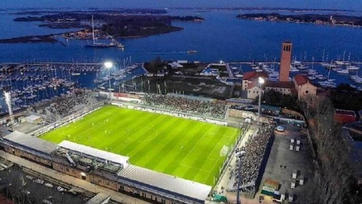 Venezia, stadio Penzo all&#8217;inglese: via le barriere e spazio libero davanti alle curve 
