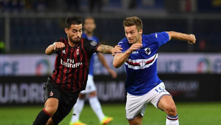 GENOA, ITALY - SEPTEMBER 16: Karol Linetty (R) of UC Sampdoria is challenged by Fernandez Suso of AC Milan during the Serie A match between UC Sampdoria and AC Milan at Stadio Luigi Ferraris on September 16, 2016 in Genoa, Italy. (Photo by Valerio Pennicino/Getty Images) CENTROCAMPISTI – Assist, gol, buon voto: i TOP 10 da schierare al fantacalcio - immagine 1
