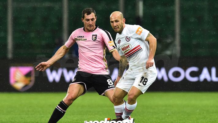 PALERMO, ITALY - FEBRUARY 04: Mato Jajalo (L) of Palermo and Cristian Galano of Foggia compete for the ball during the Serie B match between US Citta di Palermo and Foggia at Stadio Renzo Barbera on February 04, 2019 in Palermo, Italy. (Photo by Tullio M. Puglia/Getty Images)  Bari