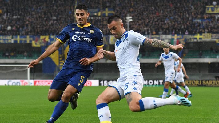 VERONA, ITALY - NOVEMBER 03: Davide Faraoni of Hellas Verona competes for the ball with Bruno Martella of Brescia Calcio during the Serie A match between Hellas Verona and Brescia Calcio at Stadio Marcantonio Bentegodi on November 3, 2019 in Verona, Italy. (Photo by Alessandro Sabattini/Getty Images) Palermo