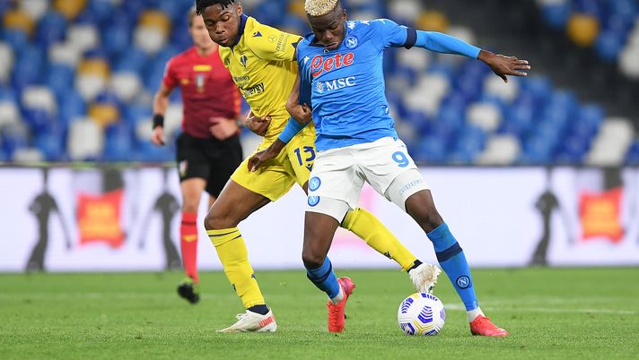NAPLES, ITALY - MAY 23: Victor Osimhen of SSC Napoli holds off Iyenoma Destiny Udogie of Hellas Verona during the Serie A match between SSC Napoli and Hellas Verona FC at Stadio Diego Armando Maradona on May 23, 2021 in Naples, Italy. Sporting stadiums around Italy remain under strict restrictions due to the Coronavirus Pandemic as Government social distancing laws prohibit fans inside venues resulting in games being played behind closed doors. (Photo by Francesco Pecoraro/Getty Images) NAPLES, ITALY - MAY 23: Victor Osimhen of SSC Napoli holds off Iyenoma Destiny Udogie of Hellas Verona during the Serie A match between SSC Napoli and Hellas Verona FC at Stadio Diego Armando Maradona on May 23, 2021 in Naples, Italy. Sporting stadiums around Italy remain under strict restrictions due to the Coronavirus Pandemic as Government social distancing laws prohibit fans inside venues resulting in games being played behind closed doors. (Photo by Francesco Pecoraro/Getty Images)