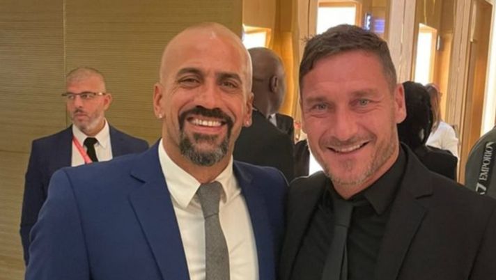 Roma, quanto derby in un solo abbraccio: Veron e Totti, insieme, a Doha… Roma, quanto derby in un solo abbraccio: Veron e Totti, insieme, a Doha… - immagine 1