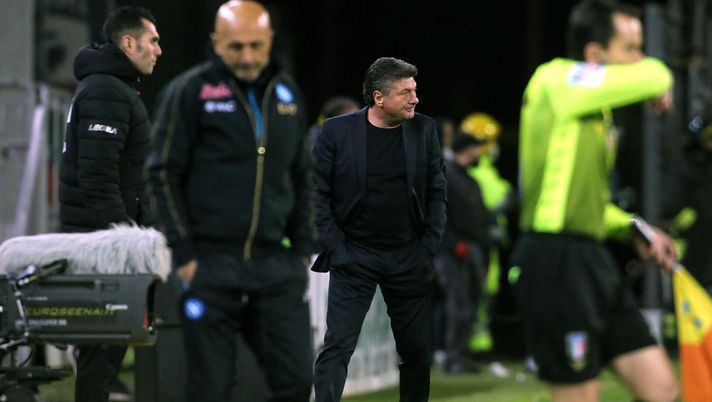 CAGLIARI, ITALY - FEBRUARY 21: Walter Mazzarri coach of Cagliari reacts during the Serie A match between Cagliari Calcio and SSC Napoli at Sardegna Arena on February 21, 2022 in Cagliari, Italy. (Photo by Enrico Locci/Getty Images) Cagliari, Mazzarri: “Abbiamo stradominato, mi aspettavo di più dal Var” - immagine 1