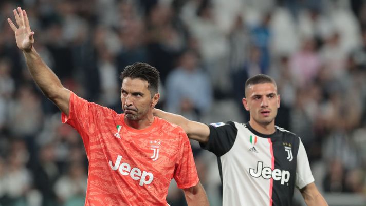 TURIN, ITALY - SEPTEMBER 21:  Gianluigi Buffon of Juventus celebrates the victory at the end of the Serie A match between Juventus and Hellas Verona at Allianz Stadium on September 21, 2019 in Turin, Italy.  (Photo by Emilio Andreoli/Getty Images) 