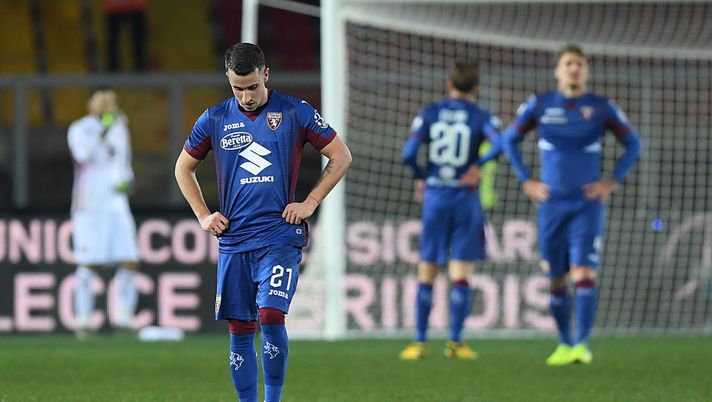 LECCE, ITALY - FEBRUARY 02: Alex Berenguer of Torino FC stands disappointed during the Serie A match between US Lecce and  Torino FC at Stadio Via del Mare on February 02, 2020 in Lecce, Italy. (Photo by Francesco Pecoraro/Getty Images) 