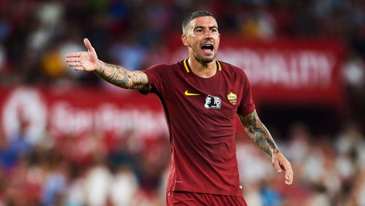 SEVILLE, SPAIN - AUGUST 10: Aleksandar Kolarov of AS Roma reacts during a Pre Season Friendly match between Sevilla FC and AS Roma at Estadio Ramon Sanchez Pizjuan on August 10, 2017 in Seville, Spain. (Photo by Aitor Alcalde/Getty Images) Roma, perché Kolarov e Nainggolan potrebbero riposare - immagine 1