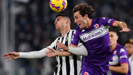 TURIN, ITALY - NOVEMBER 06: Alvaro Morata of Juventus battles for possession with Alvaro Odriozola of Fiorentina during the Serie A match between Juventus FC and ACF Fiorentina at Allianz Stadium on November 06, 2021 in Turin, Italy. (Photo by Chris Ricco/Getty Images) TURIN, ITALY - NOVEMBER 06: Alvaro Morata of Juventus battles for possession with Alvaro Odriozola of Fiorentina during the Serie A match between Juventus FC and ACF Fiorentina at Allianz Stadium on November 06, 2021 in Turin, Italy. (Photo by Chris Ricco/Getty Images)