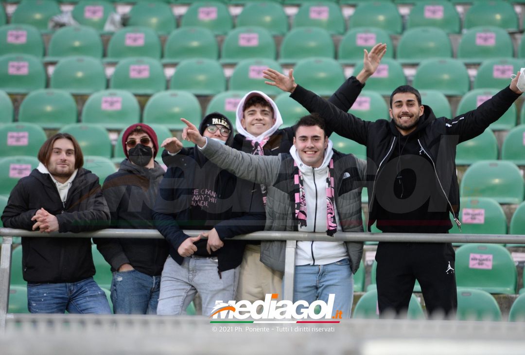 FOTO, i tifosi allo stadio per Palermo – Bari 0-0 (Gallery) - immagine 3