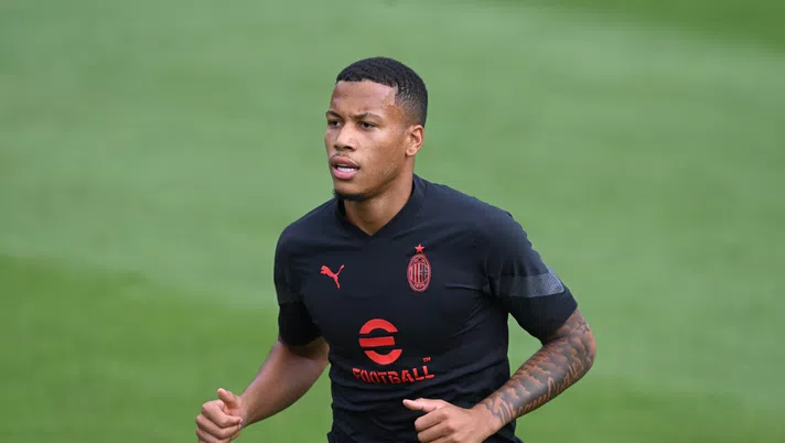 CAIRATE, ITALY - SEPTEMBER 01: Aster Vranckx of AC Milan in action during AC Milan training session at Milanello on September 01, 2022 in Cairate, Italy. (Photo by Claudio Villa/AC Milan via Getty Images)