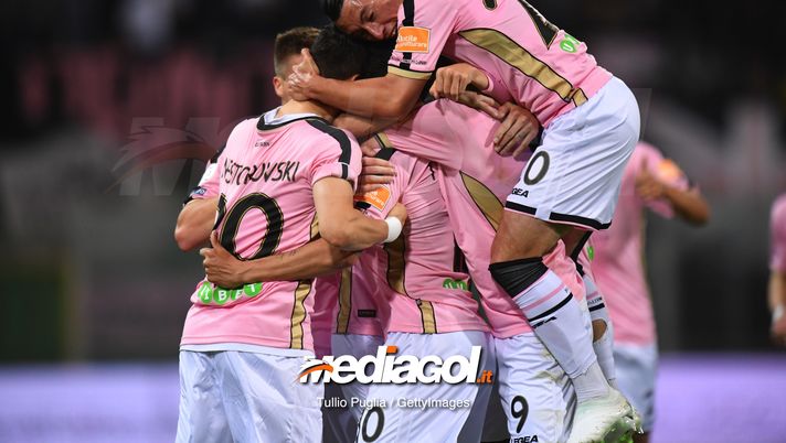 PALERMO, ITALY - APRIL 22: Aleksandar Trajkovski of Palermo celebrates after scoring the opening goal during the Serie B match between US Citta di Palermo and Padova at Stadio Renzo Barbera on April 22, 2019 in Palermo, Italy. (Photo by Tullio M. Puglia/Getty Images) 