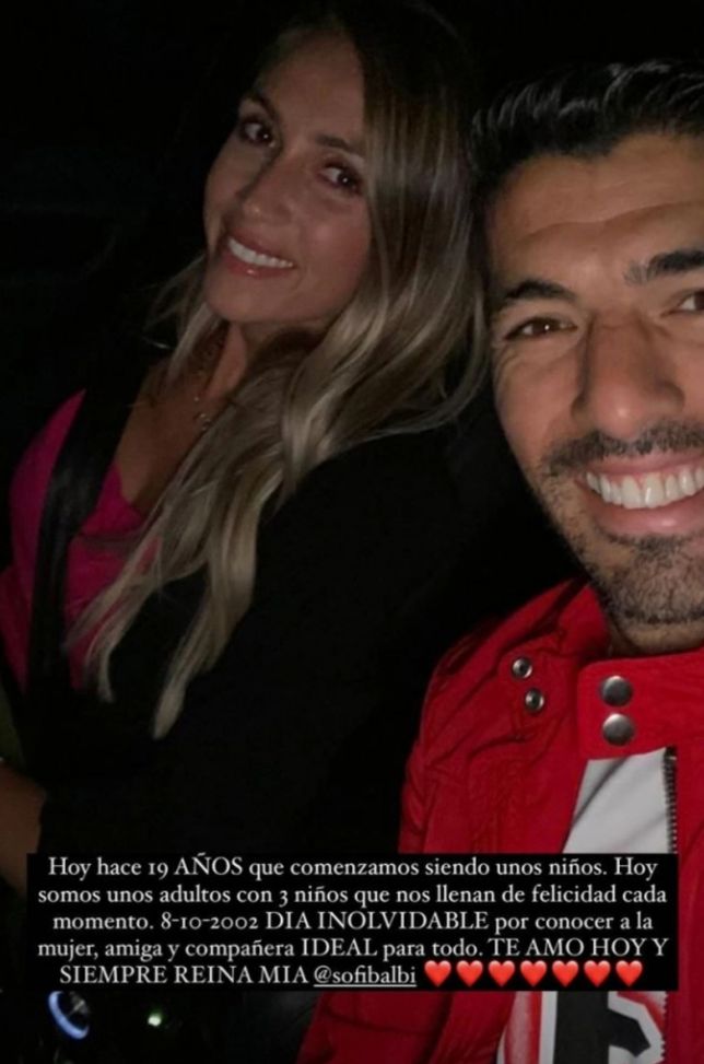 Cuori e fiori dall’Uruguay per l’anniversario: tutto l’amore di Suarez per Sofia, il like di Messi- immagine 2