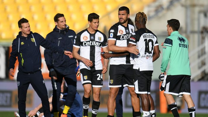 PARMA, ITALY - MARCH 14: Graziano Pelle of Parma Calcio 1913 celebrates victory with Yann Karamoh of Parma Calcio 1913 after the Serie A match between Parma Calcio and AS Roma at Stadio Ennio Tardini on March 14, 2021 in Parma, Italy. Sporting stadiums around Italy remain under strict restrictions due to the Coronavirus Pandemic as Government social distancing laws prohibit fans inside venues resulting in games being played behind closed doors. (Photo by Alessandro Sabattini/Getty Images) PARMA, ITALY - MARCH 14: Graziano Pelle of Parma Calcio 1913 celebrates victory with Yann Karamoh of Parma Calcio 1913 after the Serie A match between Parma Calcio and AS Roma at Stadio Ennio Tardini on March 14, 2021 in Parma, Italy. Sporting stadiums around Italy remain under strict restrictions due to the Coronavirus Pandemic as Government social distancing laws prohibit fans inside venues resulting in games being played behind closed doors. (Photo by Alessandro Sabattini/Getty Images)