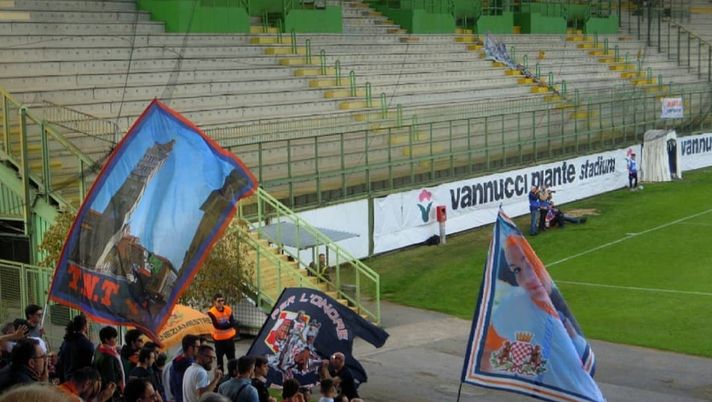 Pmacaro elogia i suoi ragazzi della Pistoiese per l'1-1 nel derby toscano contro la Carrarese Pmacaro elogia i suoi ragazzi della Pistoiese per l'1-1 nel derby toscano contro la Carrarese