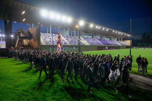 Musica, Renzi e tanto viola: l’ultimo saluto di Pozzallo a Joe Barone- immagine 2