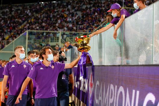 GERMOGLI PH: 28 AGOSTO 2021 FIRENZE STADIO ARTEMIO FRANCHI SERIE A FIORENTINA VS TORINO NELLA FOTO LA FIORENTINA PRIMAVERA SFILA CON LA COPPA GERMOGLI PH: 28 AGOSTO 2021 FIRENZE STADIO ARTEMIO FRANCHI SERIE A FIORENTINA VS TORINO NELLA FOTO LA FIORENTINA PRIMAVERA SFILA CON LA COPPA