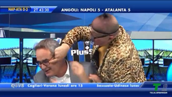 La geniale reazione di Mimmo Pesce all’esultanza esagerata del collega bergamasco