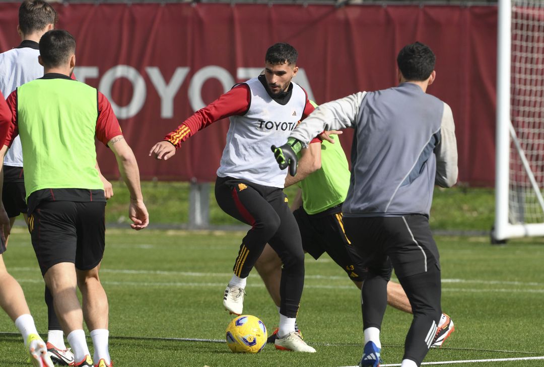 Roma, l’allenamento in vista dell’Inter: pronto il rientro di Smalling – FOTOGALLERY - immagine 15