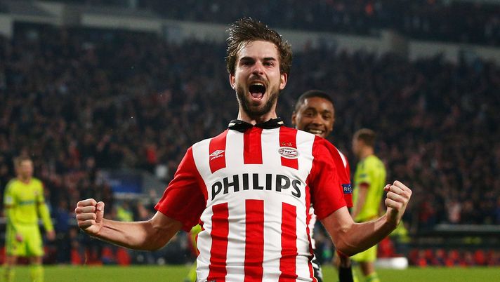 EINDHOVEN, NETHERLANDS - DECEMBER 08: Davy Propper of PSV celebrates scoring his teams second goal of the game during the group B UEFA Champions League match between PSV Eindhoven and CSKA Moscow held at Philips Stadium, on December 8, 2015 in Eindhoven, Netherlands. (Photo by Dean Mouhtaropoulos/Getty Images) PSV, Pröpper e l’addio al calcio a 30 anni: “Non mi sentivo più a mio agio” - immagine 1