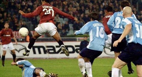 Derby di Roma, Mancini: “Il mio gol di tacco nel derby è diventato maggiorenne”- immagine 2